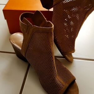 Unisa Brown Chunky Heel Open-Toe Shoes